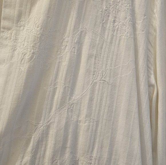 Unique white shirt - Picture 6 of 6